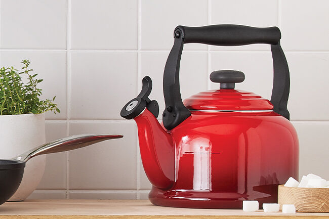 Traditional Kettle with Phenolic Knob image number 1